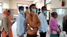 Watch- रेजिडेंट चिकित्सकों की हड़ताल से अस्पताल में लगी मरीजों की कतार