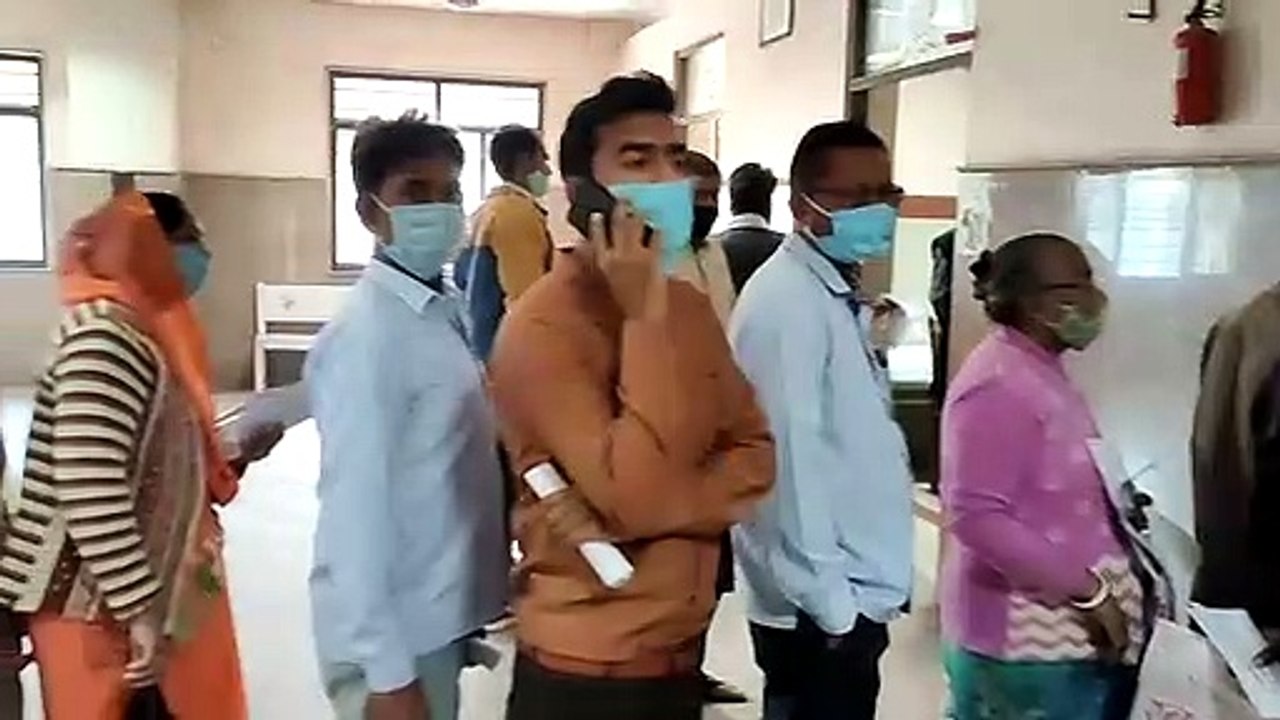 Watch- रेजिडेंट चिकित्सकों की हड़ताल से अस्पताल में लगी मरीजों की कतार