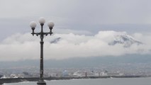 Maltempo, pioggia e freddo a Napoli: prima neve sul Vesuvio
