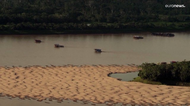 Polícia brasileira trava extração ilegal de ouro no Amazonas
