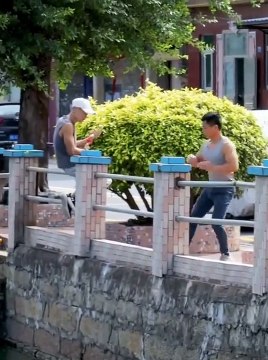 Il possède un corps très puissant et avec un soucis de l'équilibre parfait