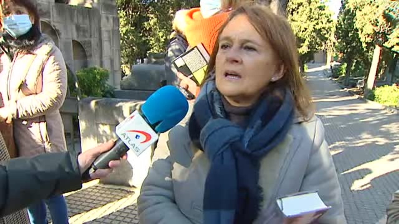 Multitudinario y emotivo adiós a Almudena Grandes en Madrid