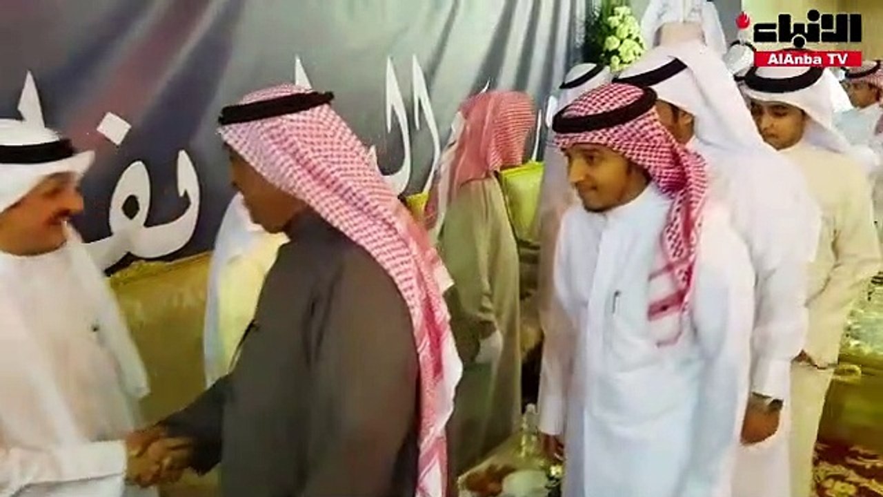 حضور عدد من النواب إلى مقر الاحتفال انتظاراً لوصول النائب السابق د . فيصل المسلم
