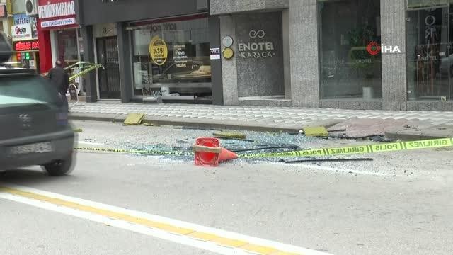 Şiddetli rüzgar camları düşürdü, 1 araçta maddi hasar oluştu