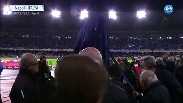 Napoli Maradona’yı Ölümünün Yıldönümünde Heykelle Andı