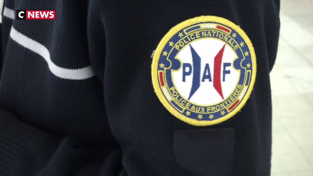 Variant Omicron : la France doit-elle fermer ses frontières ?