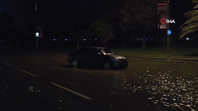 Kartal'da mazgallar tıkandı, sahil yolu göle döndü