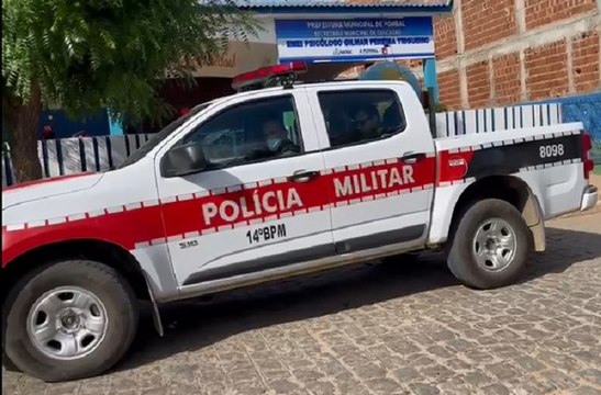 Em Pombal, homem invade escola, assalta funcionários e subtrai celulares e Joias