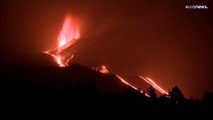 شاهد: استمرار تدفق الحمم من بركان لابالما بعد تشكل فوهة جديدة