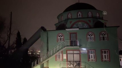 Fırtına nedeniyle iki caminin minaresi zarar gördü