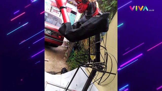 Kreatif! Pria Ini Mampu Ubah Barang Bekas Jadi Robot