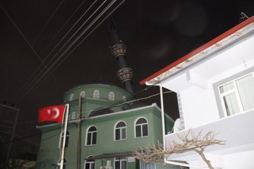 Cami minaresi şiddetli lodosa dayanamadı