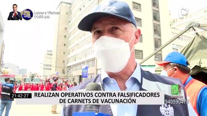 Falsificadores ofrecen carnets de vacunación Covid-19 en el centro de Lima