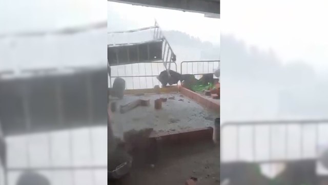 İnşaat işçileri şiddetli lodosta canlarını zor kurtardı: O anlar kamerada