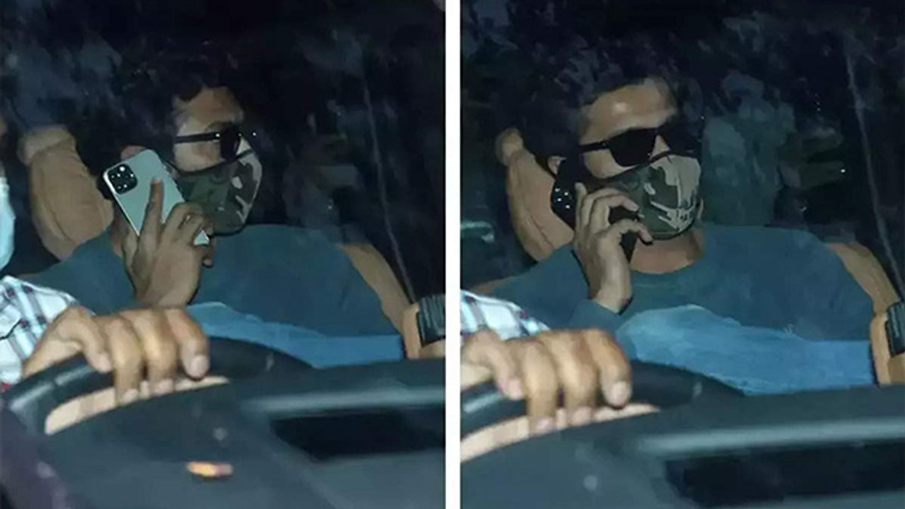 Katrina Kaif  के घर के बाहर शादी की खबरों के बीच  नजर आए Vicky Kaushal, देखें Photos | FilmiBeat