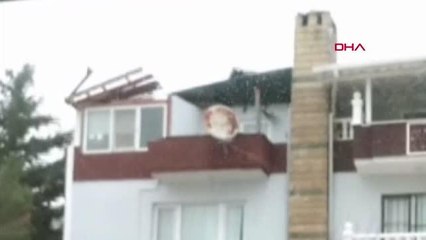 SİLİVRİ'DE VİLLANIN ÇATISI BÖYLE UÇTU