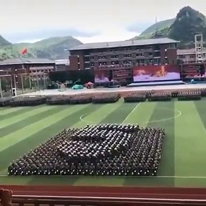 Compte à rebours réalisé par un grand nombre de personnes