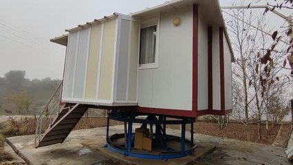 Misafirlerini kendi tasarladığı "dönen ev"de ağırlıyor