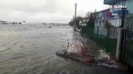 Edirne Enez’de deniz taştı, iş yerleri ve yolları su bastı