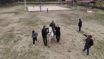 Özel öğrenciler "Atlı terapi" ile engelleri aşıyor