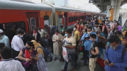 La India registra un mínimo de casos en 18 meses entre peticiones de cierre