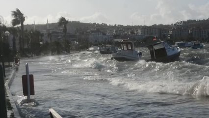BALIKESİR - Ayvalık'ta fırtına etkisini sürdürüyor