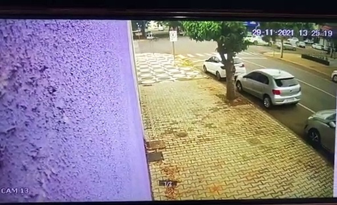 Umuarama: Condutor de carro é acusado de derrubar motociclista e fugir sem prestar socorro