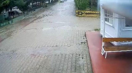 Fırtına kulübeyi böyle uçurdu