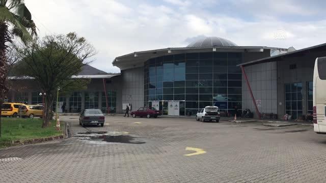 ZONGULDAK - Fırtınanın etkisiyle otobüs terminalinin asma tavanı çöktü