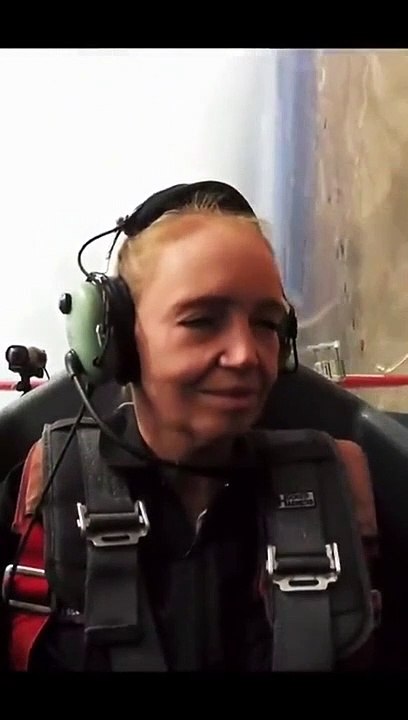 Elle passe de 25 à 60 ans en prenant des G dans un avion de chasse !