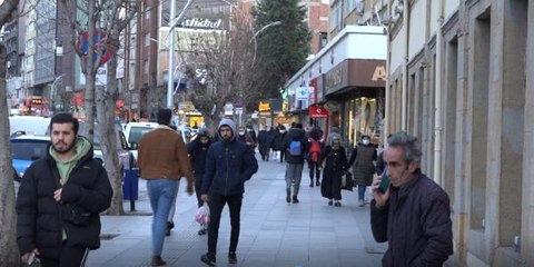 ÇORUM'DA UÇAN ÇATININ ALTINDA KALAN 3 YAŞINDAKİ ÇOCUK YARALANDI