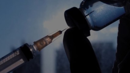 Le vaccin contre le variant Omicron pourrait prendre des mois selon le CEO de Moderna