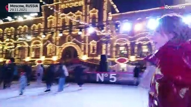 Traditional skating in Moscow while the Bidens unveil the White House Christmas decorations