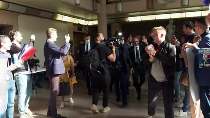 Zemmour entra na disputa presidencial da França