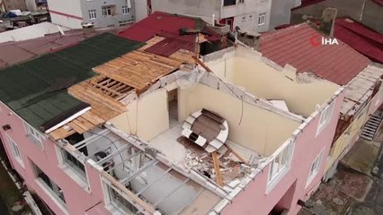 Arnavutköy'de lodostan dolayı çatısı uçan evler görüntülendi
