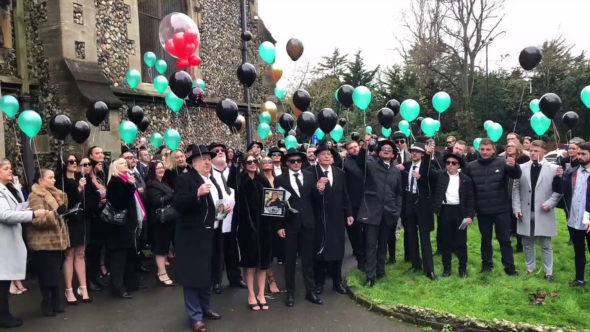 'Queen of Milton' and much-loved barmaid Dee Skelton remembered at packed funeral attracting more than 150 mourners