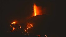 Una nueva colada en el volcán de La Palma avanza hacia el sur