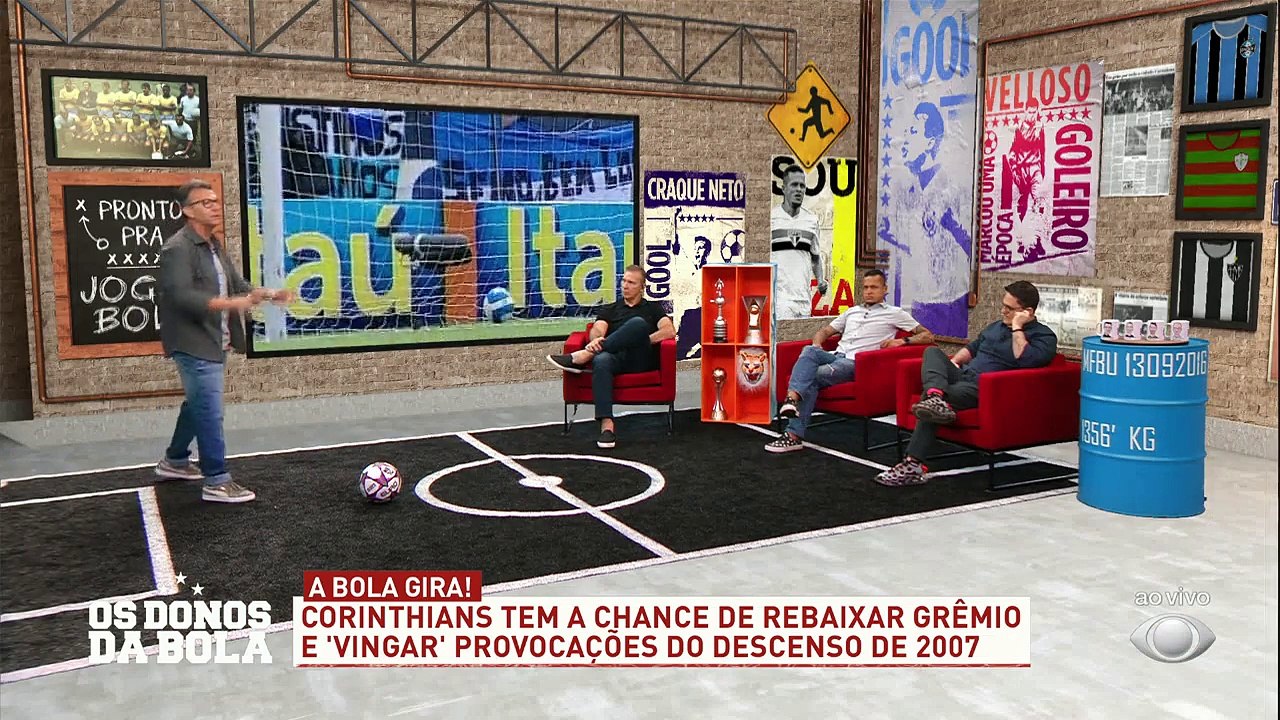 Domingo é a chance do Timão devolver o rebaixamento de 2007, contra o mesmo Grêmio... O Craque Neto disse que até chorou naquele jogo... Corinthians vence?#OsDonosdaBola