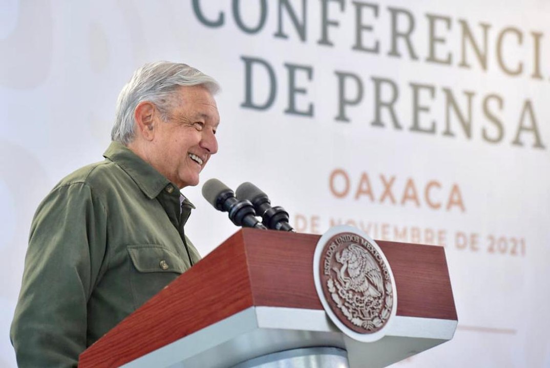 AMLO invita a concentración masiva en el Zócalo de CDMX