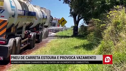 Pneu de carreta estoura e provoca vazamento de combustível