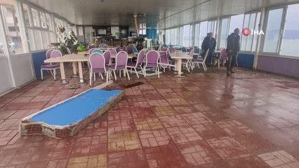 Şiddetli rüzgar kafeyi kullanılmaz hale getirdi