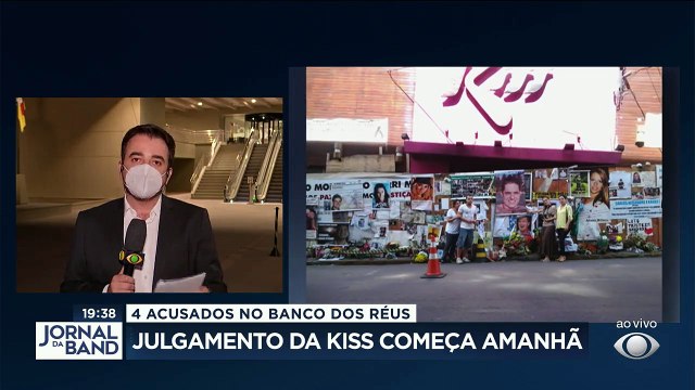 De Santa Maria, sobreviventes da tragédia e familiares das vítimas embarcaram para capital gaúcha pra acompanhar de perto o julgamento. Na bagagem, saudades e a esperança de justiça.
