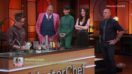 A chef de cozinha explica o que é esferificação, gelificação, espessamento, transglutaminase e congelamento por nitrogênio