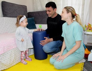 2 KEZ KALBİ DURAN SMA HASTASI MİNİK SOFİA, GEN TEDAVİSİ SONRASI AYAKTA DURABİLİYOR