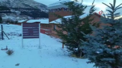 İzmir'e mevsimin ilk karı düştü