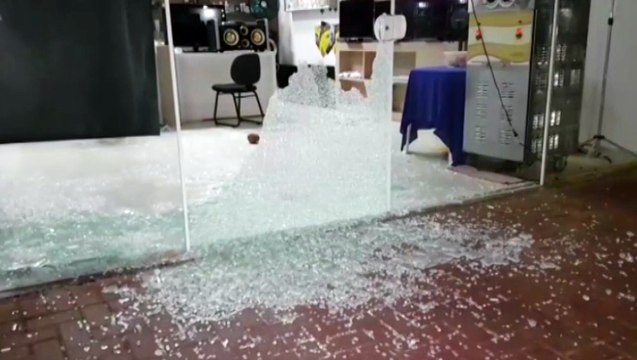 Loja de produtos eletrônicos e celulares é arrombada no Riviera