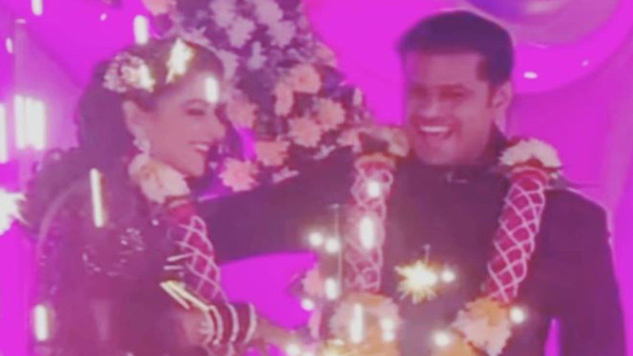 Neil & Aishwarya Reception: Aishwarya Sharma और Neil reception में दिखे ऐसे, Watch video | FilmiBeat