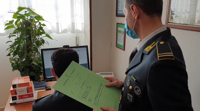 Foggia - Reddito Cittadinanza, scoperti altri 55 furbetti : detenuto risultava firmatario di richiesta in un Caf (01.12.21)