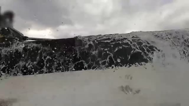 Un hombre de 69 años aguanta casi un día aferrado a la quilla de su barco hasta ser rescatado