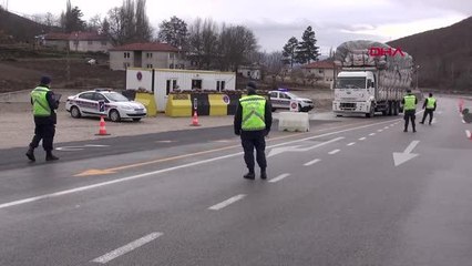 TOKAT'TA JANDARMA EKİPLERİNDEN KIŞ LASTİĞİ UYGULAMASI